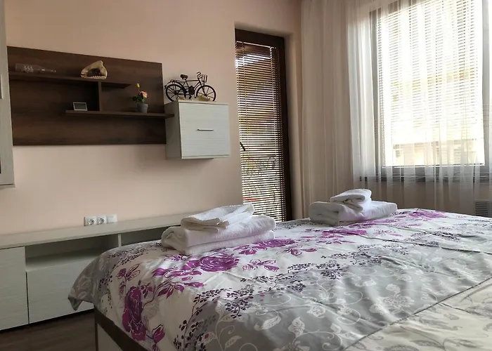 Purple Rose Valencia Gardens Apartment