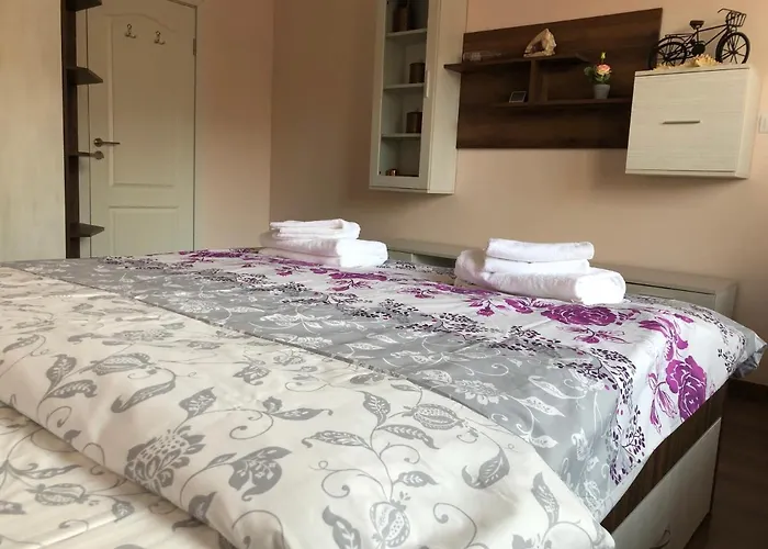 Purple Rose Valencia Gardens *