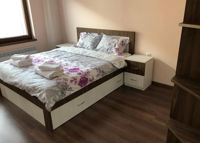 Purple Rose Valencia Gardens Apartment *