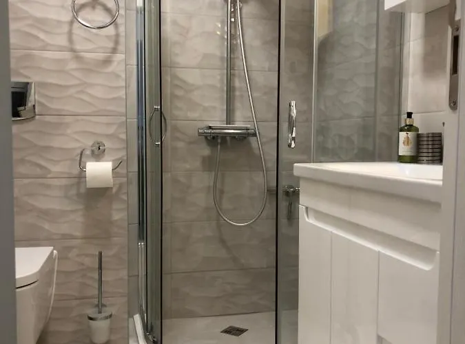 Apartment Purple Rose Valencia Gardens