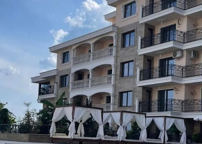 Apartment Purple Rose Valencia Gardens