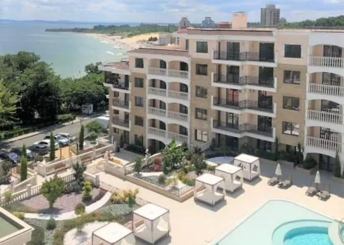 Purple Rose Valencia Gardens Apartment